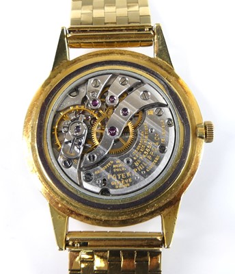 Lot 2763 - A Patek Philippe Calatrava gents 18ct gold...