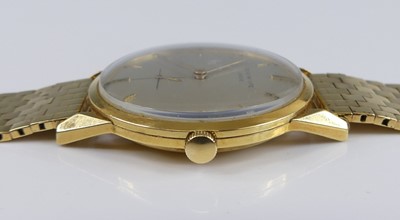 Lot 2763 - A Patek Philippe Calatrava gents 18ct gold...