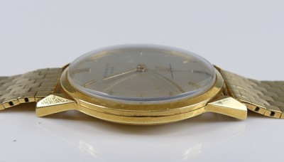 Lot 2763 - A Patek Philippe Calatrava gents 18ct gold...