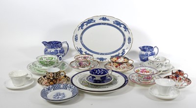 Lot 47 - A collection of ceramics to include a Royal...