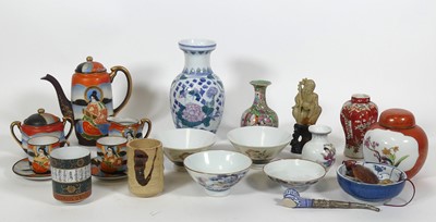 Lot 56 - A collection of oriental items to include...