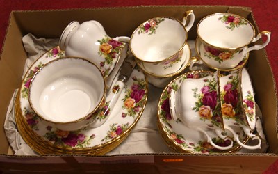 Lot 69 - A collection of Royal Albert Old Country Roses...