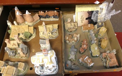 Lot 59 - A collection of David Winter Cottages to...