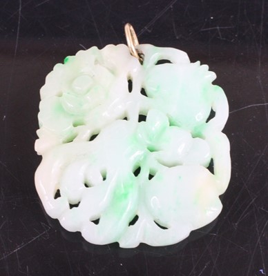 Lot 322 - A Chinese carved celadon jade pendant, 13.7g,...