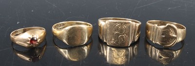 Lot 368 - Three various gent's 9ct gold signet rings,...