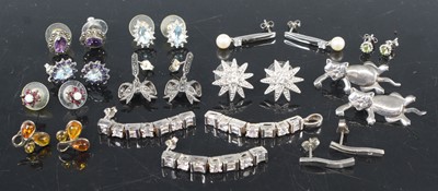 Lot 399 - A selection of silver and white metal...