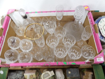 Lot 600 - A collection of glassware to inlcude various...