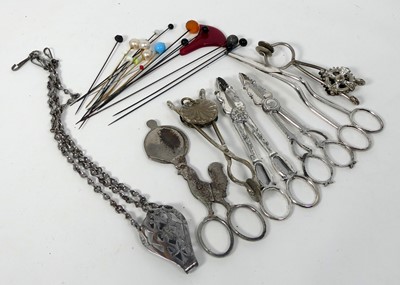 Lot 461 - Mixed lot to include assorted scissors,...