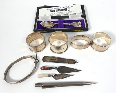 Lot 285 - A collection of silver, to include napkin...