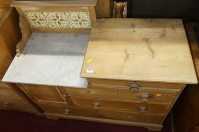 Lot 1411 - An Edwardian pine wash chest, having sunken...