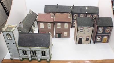 Lot 55 - A large collection of G gauge buildings to...