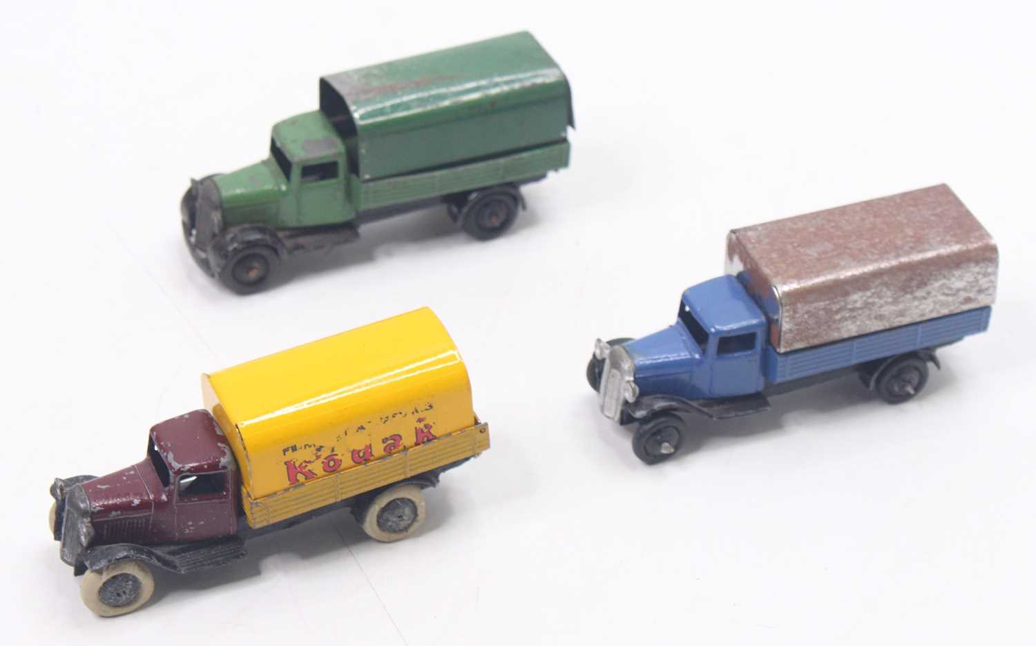 Lot 1431 - Dinky Toys group of 3 Covered Wagons 25Bs in...