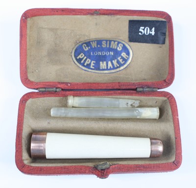 Lot 36 - A George V cheroot holder, having a 9 carat...