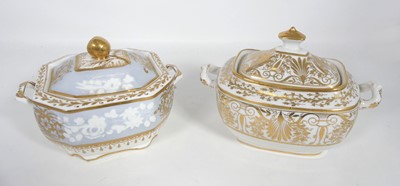 Lot 300 - A Spode porcelain sucrier and cover, early...