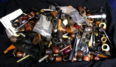 Lot 92 - A tray of various pipes and smoking...