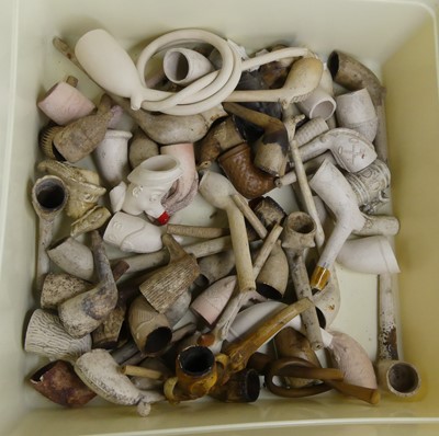 Lot 51 - A box of late 19th century clay pipes