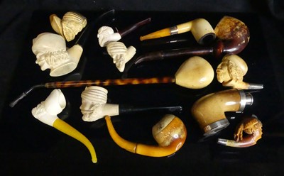 Lot 43 - A tray of carved meerschaum pipe bowls, mostly...