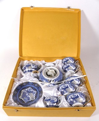 Lot 132 - A modern Chinese five place setting tea set in...