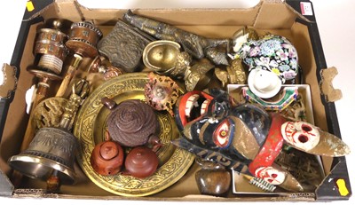 Lot 172 - A box of assorted metalware, miniature...