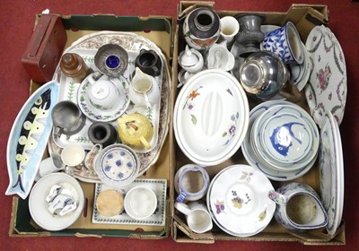 Lot 255 - A collection of ceramics, to include a...