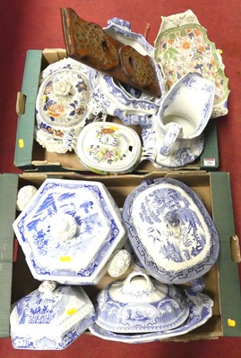 Lot 266 - A collection of ceramics, to include transfer...