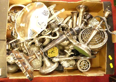 Lot 362 - A collection of silver plated items, to...