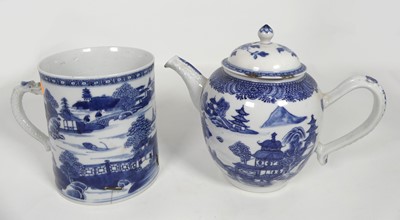 Lot 280 - A 19th century Chinese export porcelain...