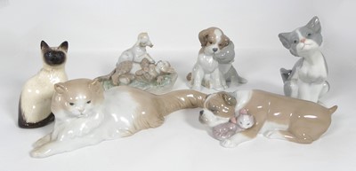 Lot 289 - A collection of Lladro porcelain figures, to...