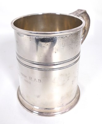 Lot 368 - An Elizabeth II silver tankard, of banded...