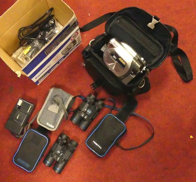 Lot 670 - A small box of compact cameras to include The...