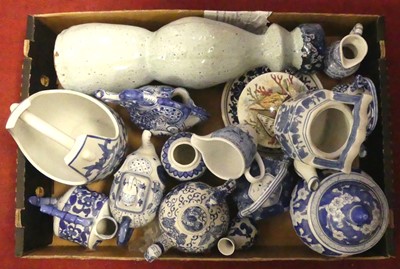 Lot 678 - One box of blue & whtie oriental inspired items