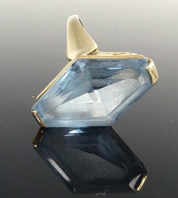 Lot 433 - A modern 9ct gold blue topaz set dress ring,...