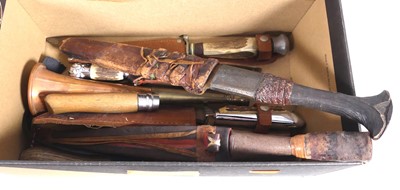 Lot 501 - A collection of knives to include horn handled...