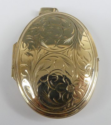 Lot 447 - A modern 9ct gold oval picture locket, with...