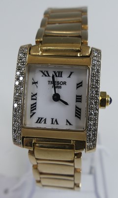 Lot 464 - A lady's Tresor of Paris 9ct gold quartz...