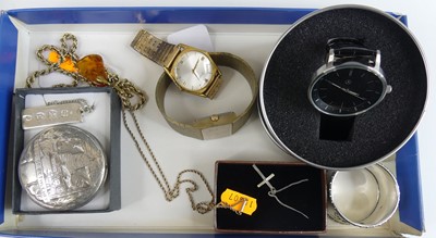 Lot 479 - Mixed lot to include modern silver pendant,...