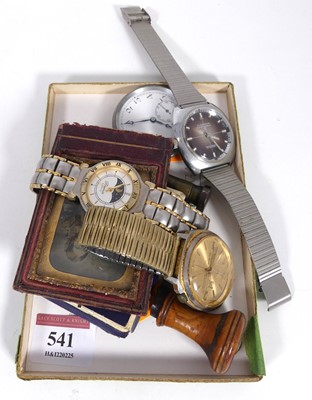 Lot 541 - A collection of miscellaneous items to include...