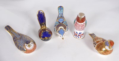 Lot 418 - A collection of five Royal Crown Derby...