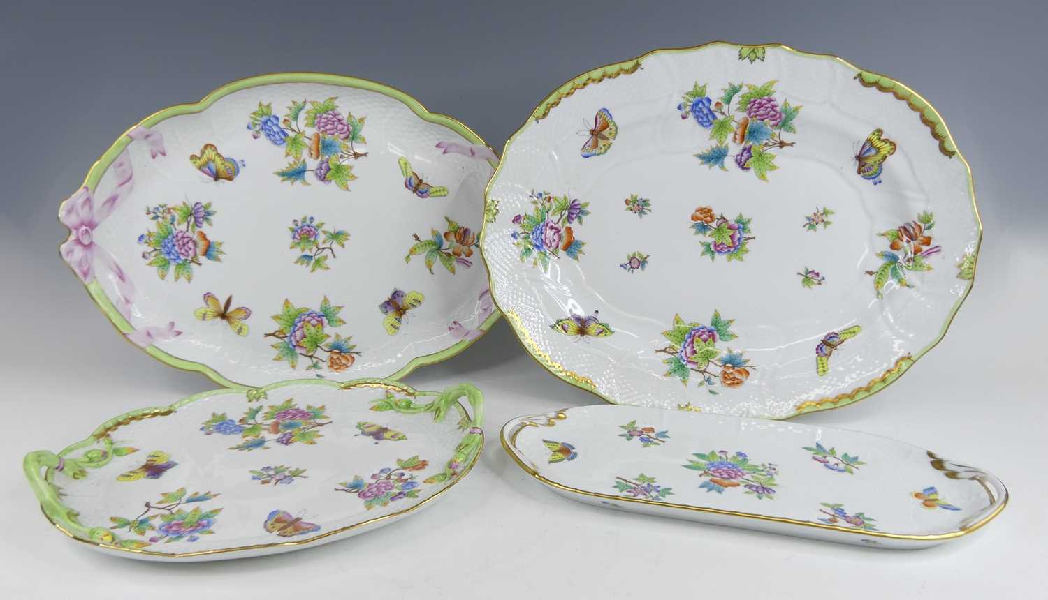 Lot 1075 - A collection of Herend Queen Victoria pattern...