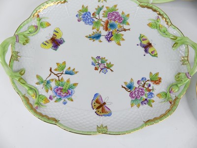 Lot 1075 - A collection of Herend Queen Victoria pattern...
