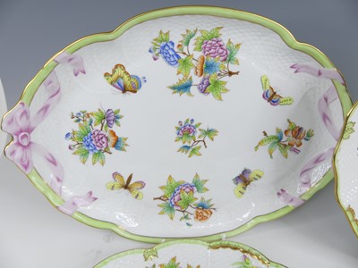 Lot 1075 - A collection of Herend Queen Victoria pattern...