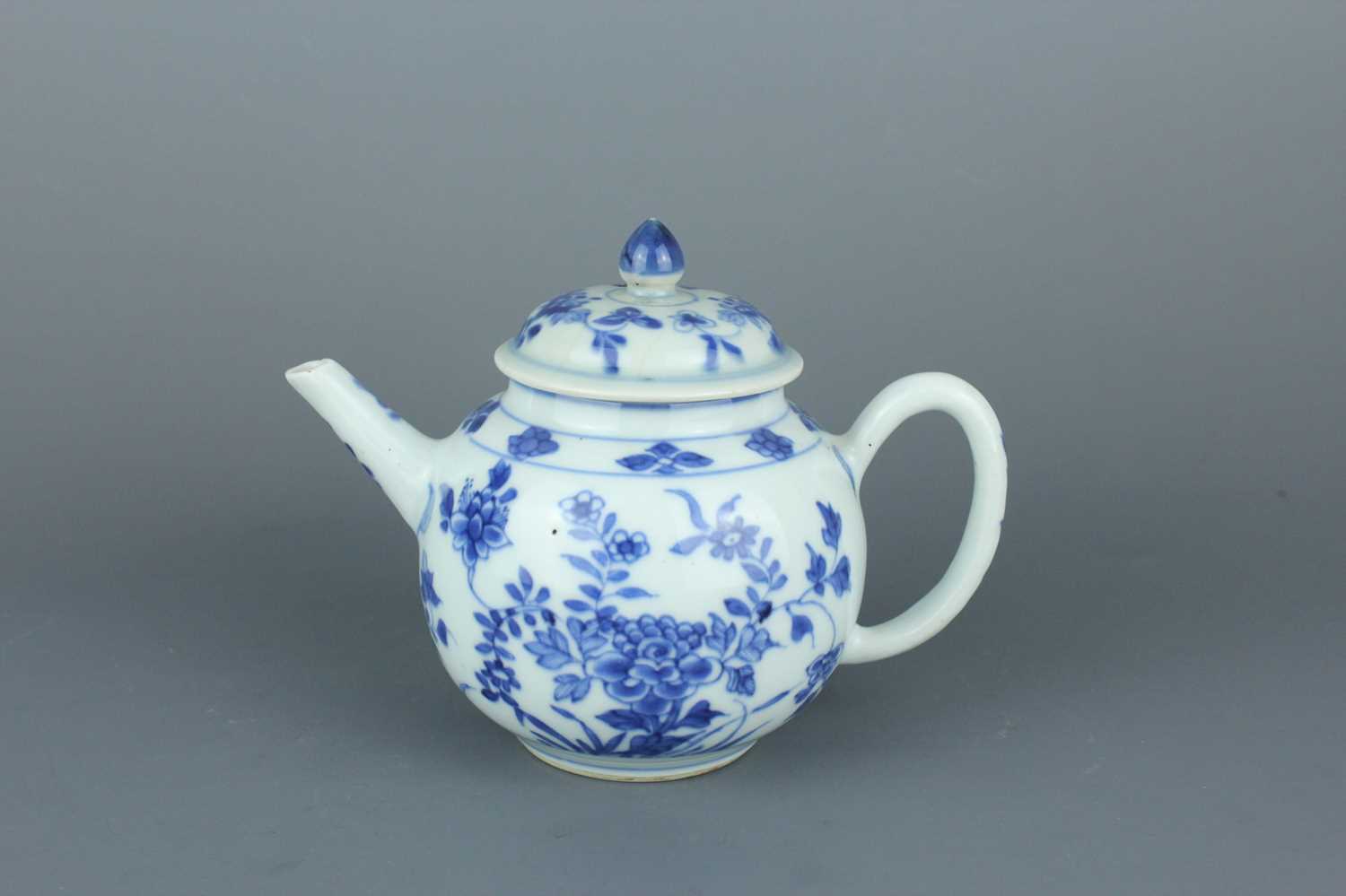 Lot 2041 - A Chinese blue and white teapot, Qing Dynasty,...