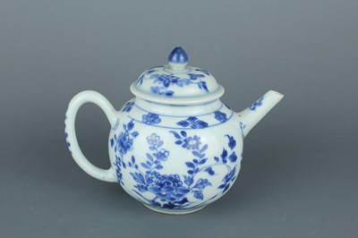 Lot 2041 - A Chinese blue and white teapot, Qing Dynasty,...