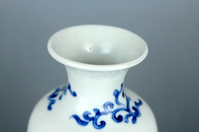 Lot 2038 - A small Chinese blue and white sleeve vase,...
