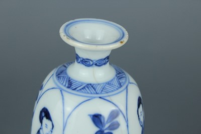 Lot 2035 - Two small Chinese blue and white ‘ladies’...