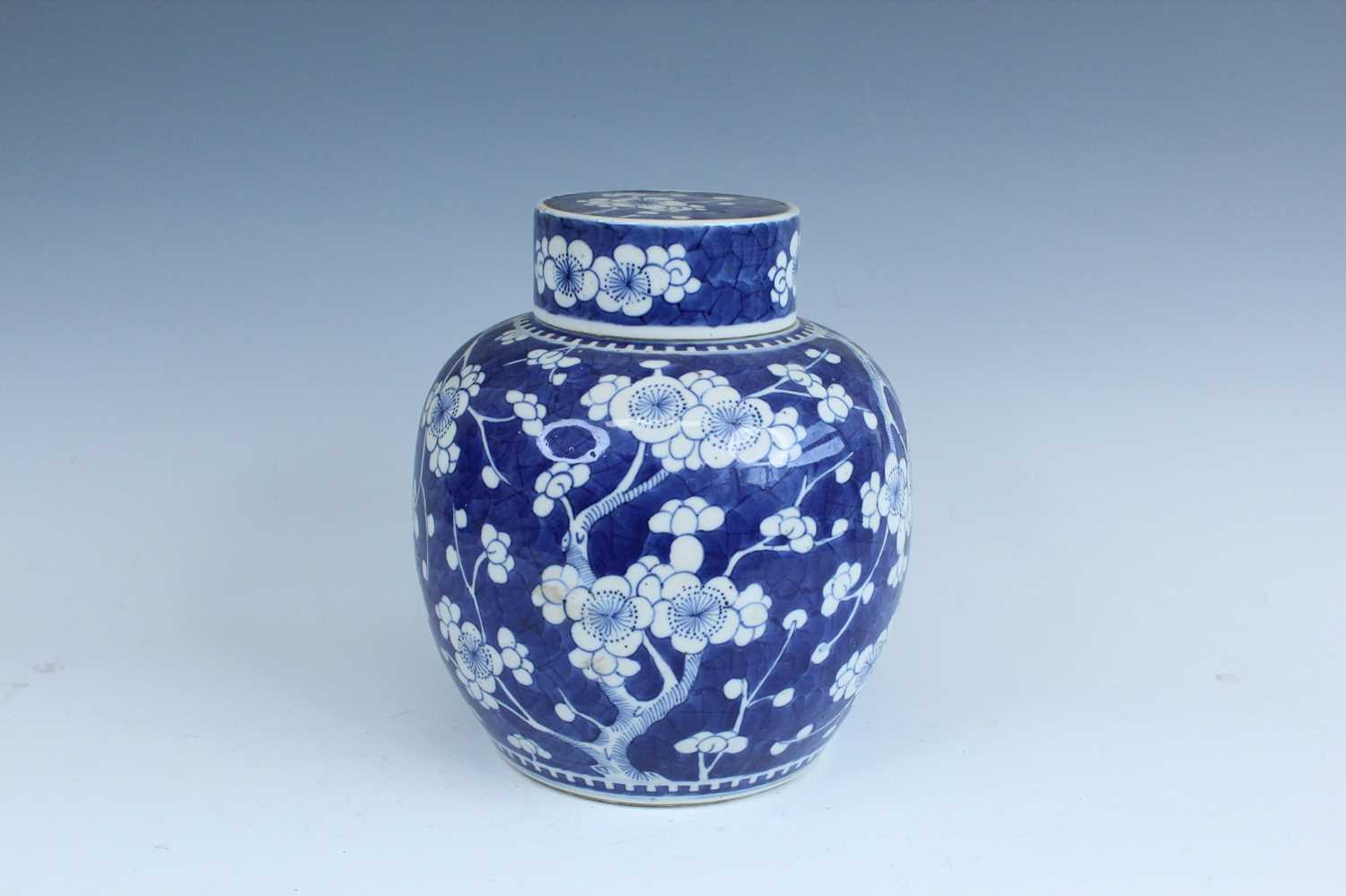 Lot 2024 - A Chinese blue and white “cracked ice and...