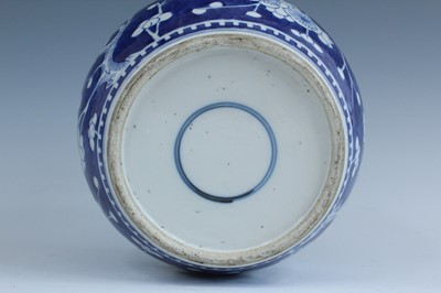 Lot 2024 - A Chinese blue and white “cracked ice and...