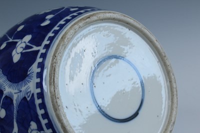 Lot 2024 - A Chinese blue and white “cracked ice and...