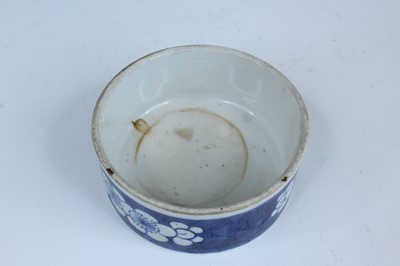 Lot 2024 - A Chinese blue and white “cracked ice and...