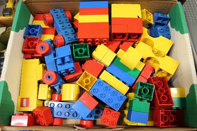 Lot 1519 - A tray containing loose Lego parts,...